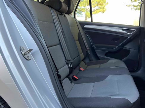 Used 2016 Volkswagen e-Golf SE w/ DC Fast Charging Package image 34