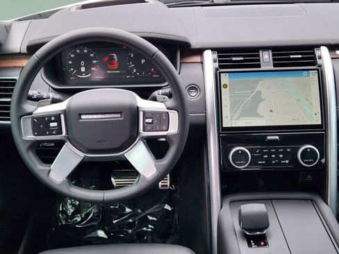 Used 2025 Land Rover Discovery Dynamic SE AWD/4WD image 22