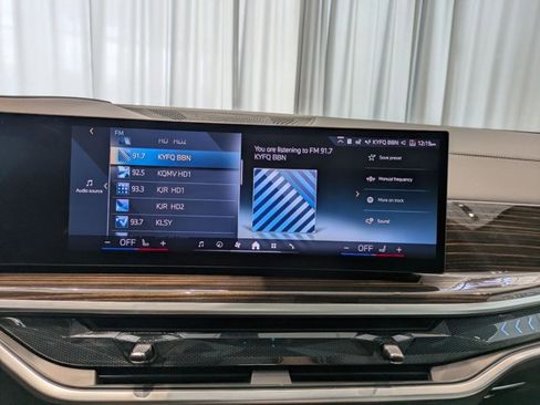 Used 2025 BMW X5 xDrive50e w/ M Sport Package image 18