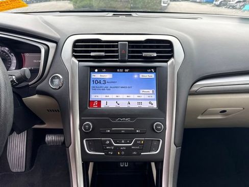 Used 2019 Ford Fusion SE FWD image 17