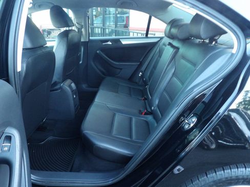 Used 2013 Volkswagen Jetta SE FWD image 9