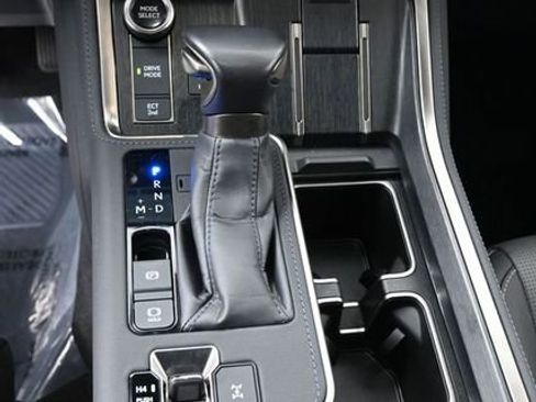 Used 2024 Lexus GX 550 w/ Accessory Package (31) image 19