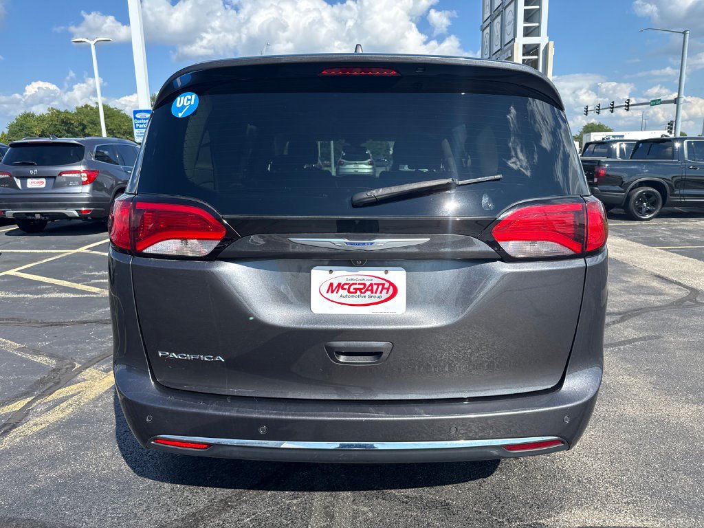 Used 2019 Chrysler Pacifica Touring Plus w/ Tire & Wheel Group FWD image 7