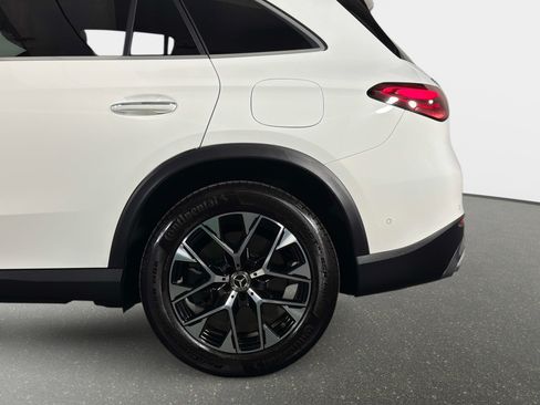 Used 2025 Mercedes-Benz GLC 350e 4MATIC image 14