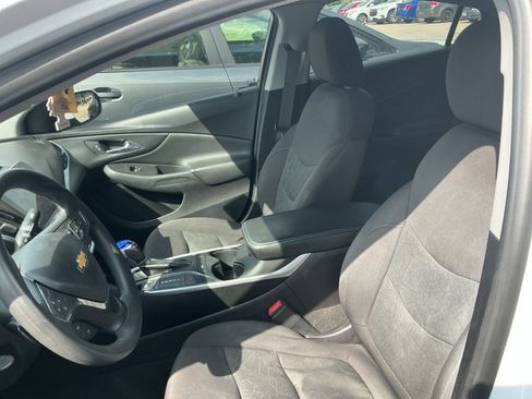 Used 2018 Chevrolet Volt LT FWD image 10
