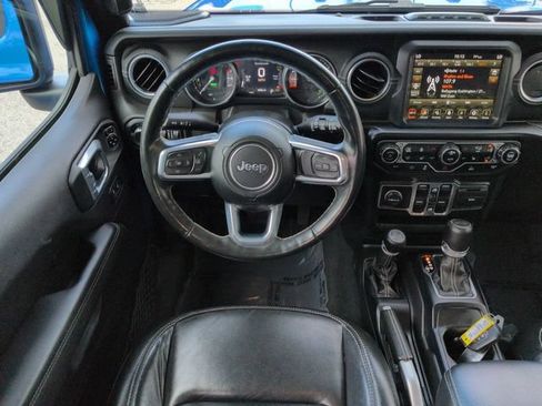 Used 2022 Jeep Wrangler Unlimited Sahara w/ Cold Weather Group AWD/4WD image 15