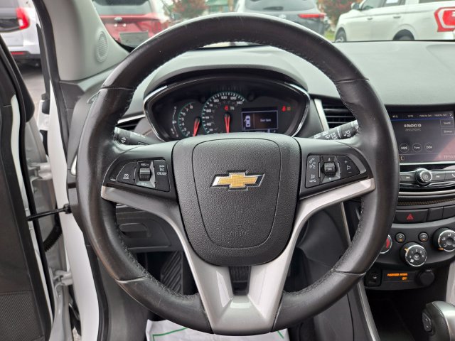 Used 2020 Chevrolet Trax LT w/ Redline Edition FWD image 31