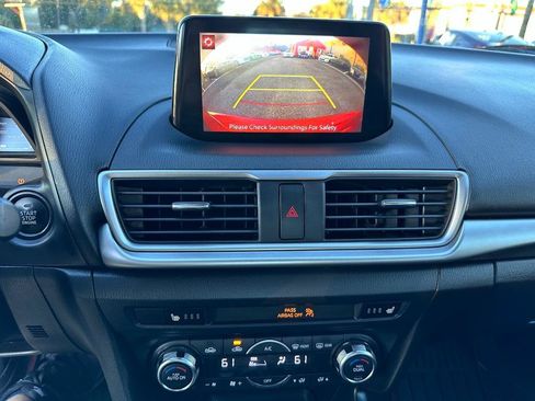 Used 2018 MAZDA MAZDA3 Touring FWD image 11