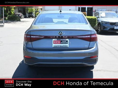 Used 2025 Volkswagen Jetta SE FWD image 6