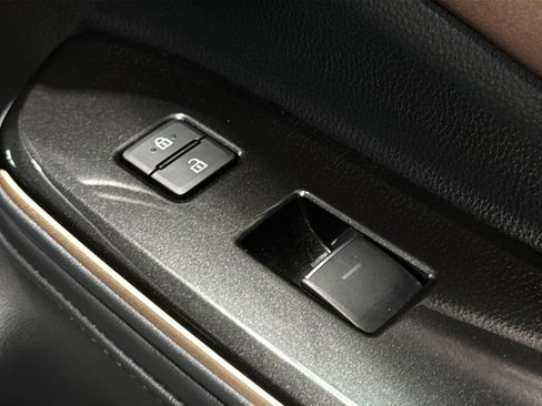 Used 2024 Toyota Crown AWD/4WD image 10