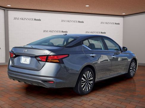Used 2024 Nissan Altima 2.5 SV FWD image 8