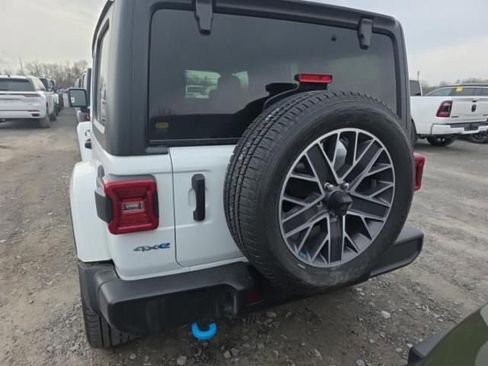 Used 2023 Jeep Wrangler Unlimited Sahara w/ Cold Weather Group image 8