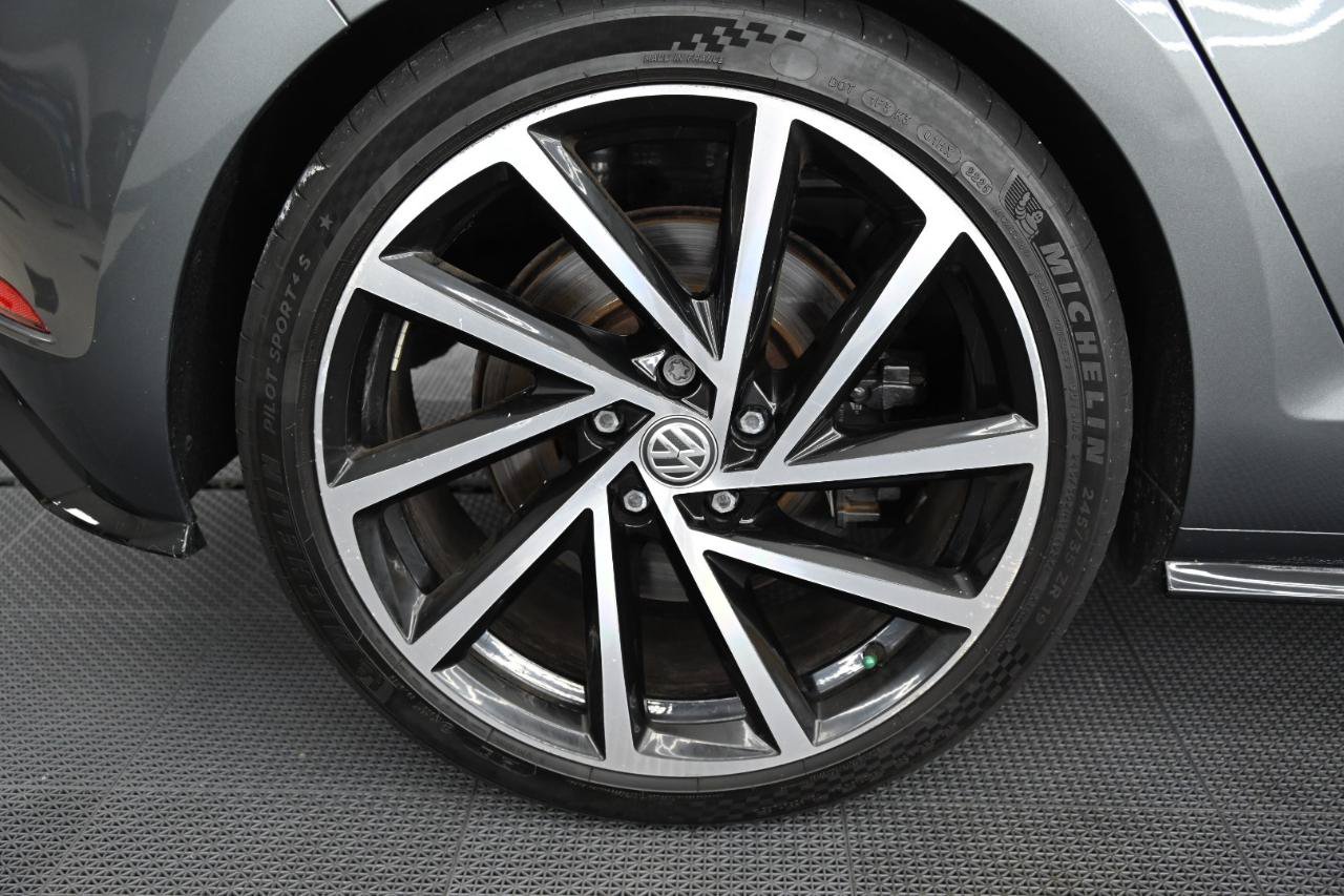 Used 2019 Volkswagen Golf R 4-Door AWD/4WD image 43
