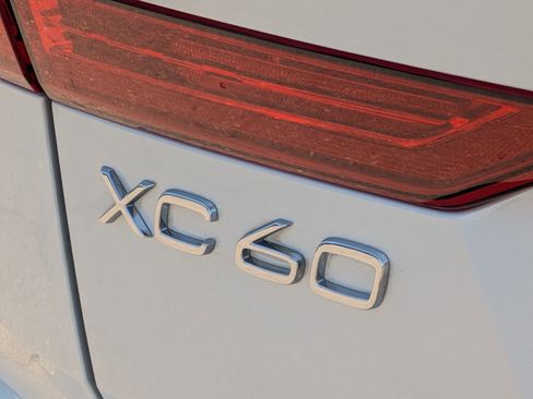 Used 2021 Volvo XC60 T8 R-Design w/ Advanced Package image 31