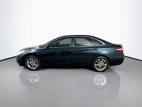 Used 2015 Toyota Camry SE w/ Moonroof Package FWD image 3