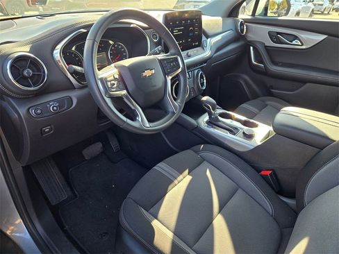Used 2025 Chevrolet Blazer LT image 9