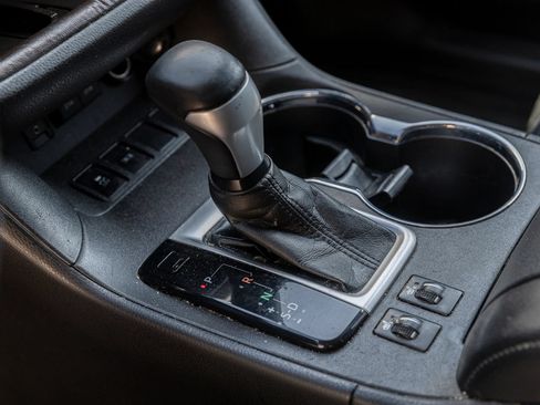 Used 2018 Toyota Highlander XLE FWD image 18