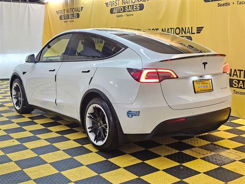 Used 2021 Tesla Model Y Long Range image 5