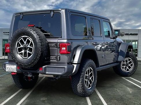 Used 2025 Jeep Wrangler Unlimited Rubicon AWD/4WD image 13