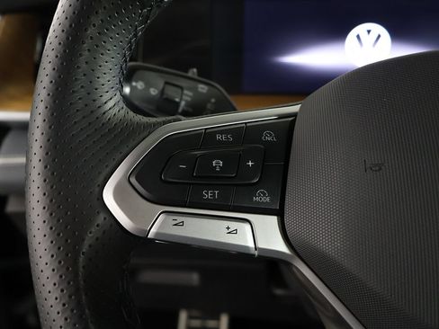 Used 2026 Volkswagen Tiguan SEL R-Line AWD/4WD image 48