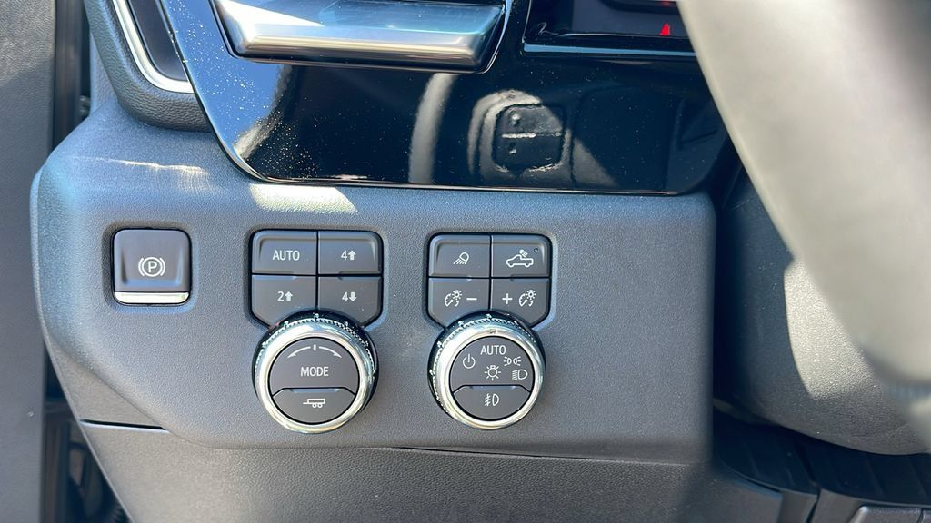 New 2026 GMC Sierra 2500 SLT w/ SLT Premium Package AWD/4WD image 26