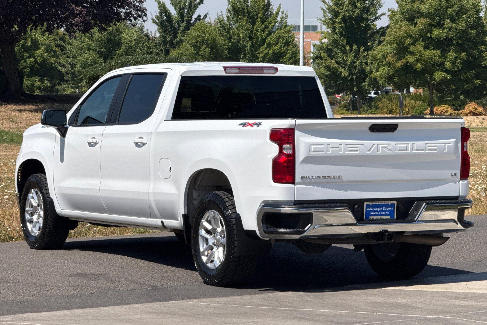 Used 2023 Chevrolet Silverado 1500 LT AWD/4WD image 5
