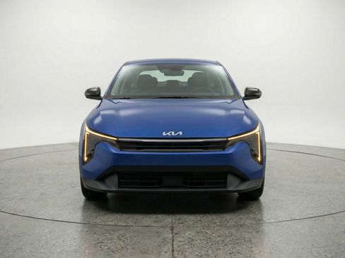 Used 2025 Kia K4 LXS FWD image 2
