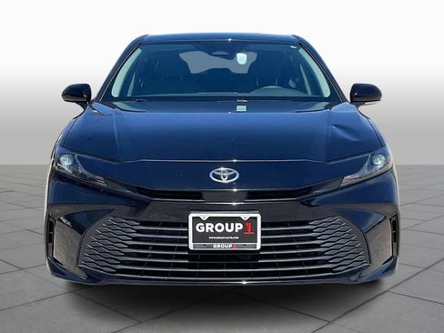 Used 2025 Toyota Camry LE w/ Convenience Package image 4