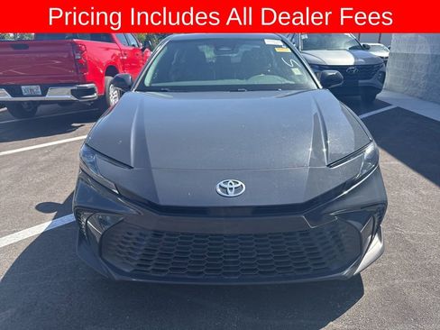 Used 2025 Toyota Camry SE w/ Convenience Package FWD image 2