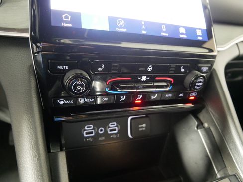 Used 2024 Jeep Grand Cherokee Limited AWD/4WD image 23