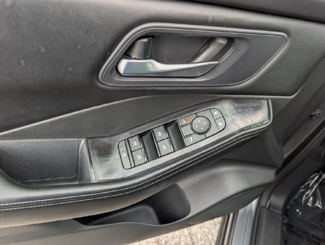 Used 2024 Nissan Rogue SV FWD image 19