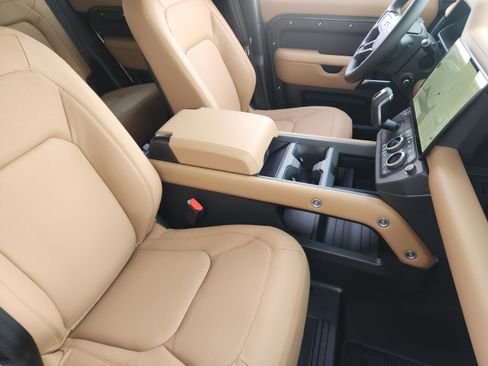 New 2026 Land Rover Defender 110 X-Dynamic SE image 10