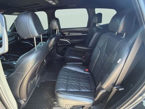 Used 2024 Kia Telluride EX X-Line image 17