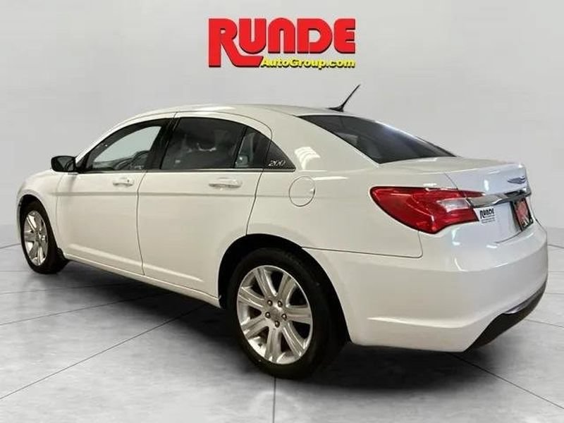 Used 2013 Chrysler 200 Touring FWD image 3