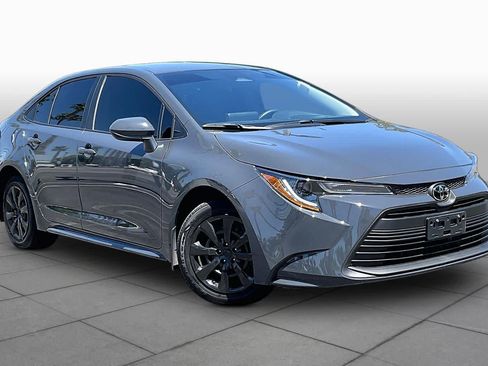 Used 2025 Toyota Corolla LE w/ Convenience Package FWD image 2