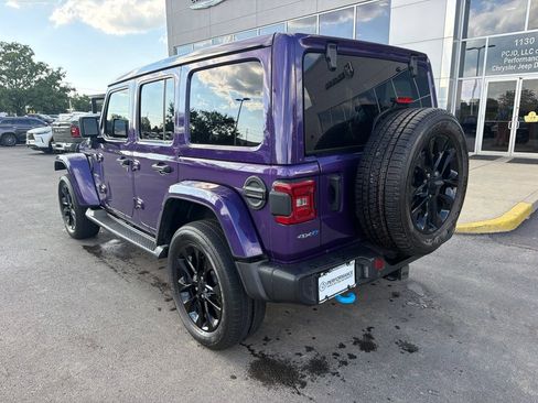 Used 2023 Jeep Wrangler Unlimited Sahara w/ Cold Weather Group AWD/4WD image 7
