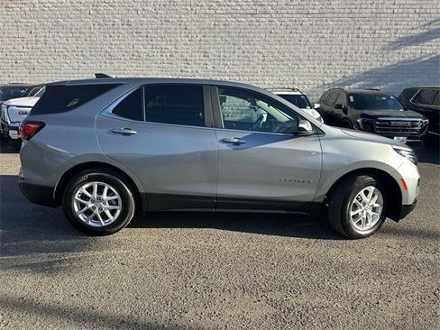 Used 2024 Chevrolet Equinox LT image 3