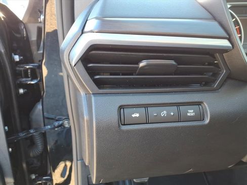 Used 2024 Nissan Altima 2.5 SV image 18