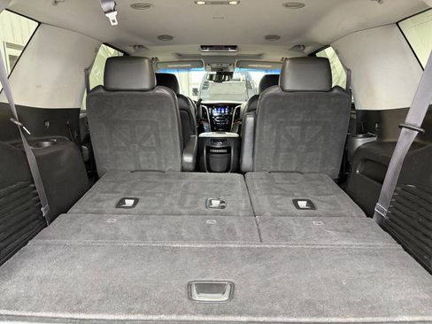 Used 2016 Cadillac Escalade Luxury image 35