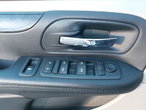 Used 2014 Dodge Grand Caravan SXT w/ Rear Park Assist Package image 30