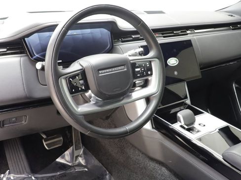 Used 2025 Land Rover Range Rover Long Wheelbase SE AWD/4WD image 7