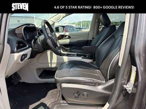 Used 2023 Chrysler Pacifica Limited FWD image 15