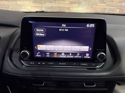 Certified 2025 Nissan Rogue SV image 17