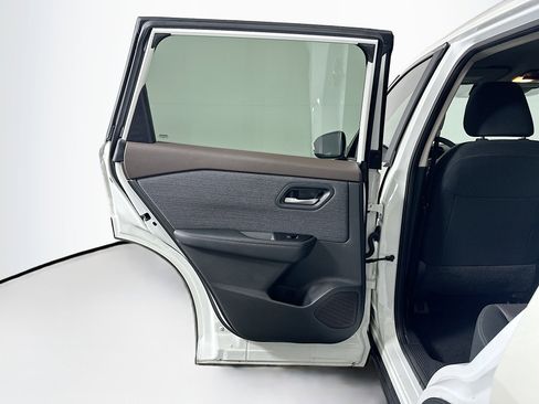 Used 2023 Nissan Rogue SV FWD image 25