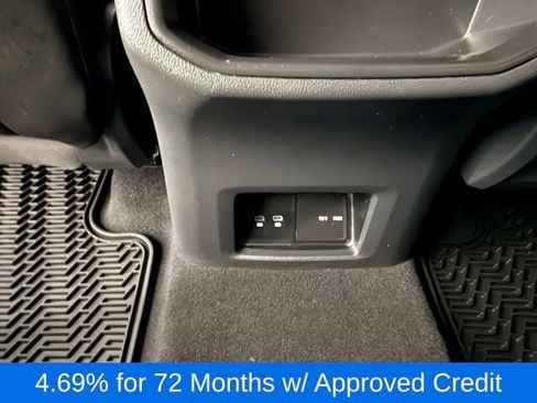Used 2025 Volkswagen Atlas Cross Sport SE FWD image 12