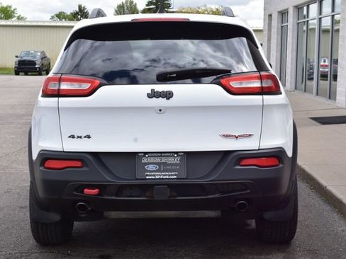 Used 2018 Jeep Cherokee Trailhawk w/ Cold Weather Group AWD/4WD image 8