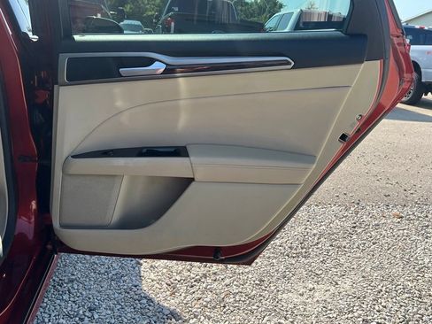 Used 2014 Ford Fusion SE w/ Equipment Group 202A FWD image 19