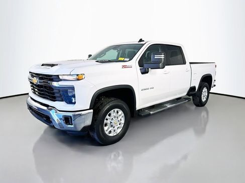 Used 2025 Chevrolet Silverado 2500 LT AWD/4WD image 3