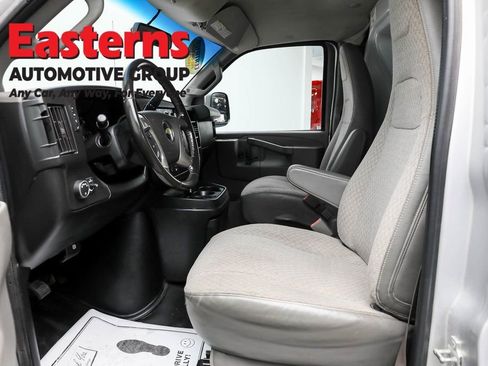 Used 2018 Chevrolet Express 2500 w/ Enhanced Convenience Package image 14