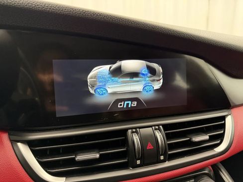 Used 2018 Alfa Romeo Giulia AWD image 24